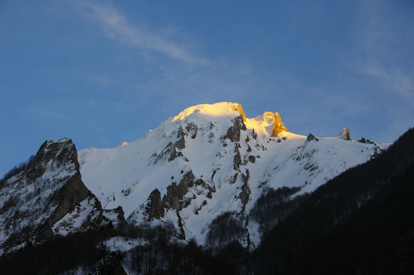 Le Pic du Midi d_Arrens clair des dernier rayon du soleil