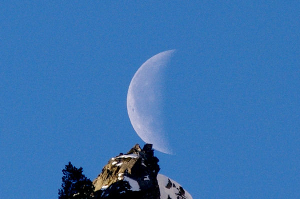 La lune entre le Petit et le Grand Arroubert