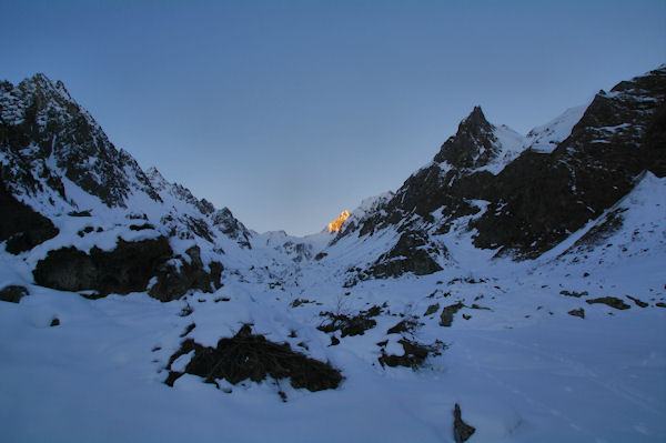 Premiers rayons du soleil sur la Gougue d_Arre