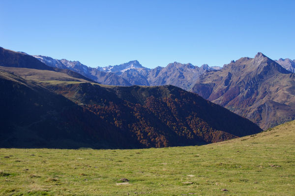 Au centre, le Balatous et  droite, le Pic du Midi d'Arrens