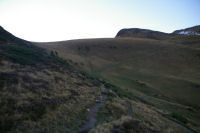 Le chemin bien trac montant au Pic du Cabaliros depuis les flancs du Pic Arraill