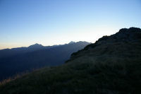 Les silhouettes du Pic du Midi de Bigorre au centre et du Pic de Montaigu a gauche depuis le Pic Arraille