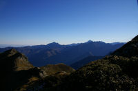 Le Pic du Midi de Bigorre au centre et du Pic de Montaigu  gauche depuis la crte menant au Pic du Cabaliros