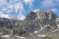 Le Pic de Cambals et dans les nuages, la Pne Aragon