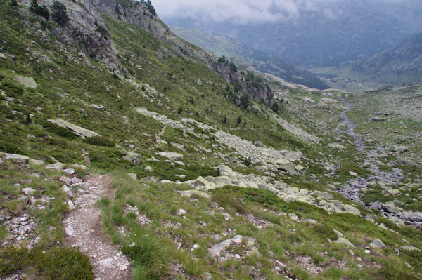 Descente de la valle du gave de Cambals, au fond, la valle du Marcadau