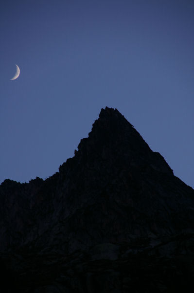 Une nuit sous la silhouette des pics d'Estaragne