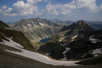 Le lac de Cap de Long entoure par le Turon de Neouvielle & le pic des 3 Conseilles & le pic de Neouvielle & le Ramougn et les pics d'Estaragnes