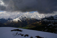 La valle verdoyante d_Arrens depuis le Cap de Castre