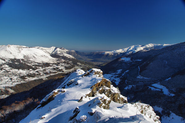 La valle d_Argels Gazost encadre par le Pic de Pibeste et le Pic de Hautacam