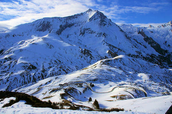 Vue du Col du Soulor et au fond le Petit Gabizos