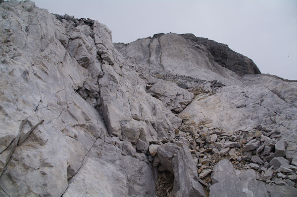 Petite escalade dans la monte finale au Casque du Marbor