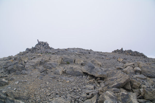 Les cairns sommitaux du Casque du Marbor