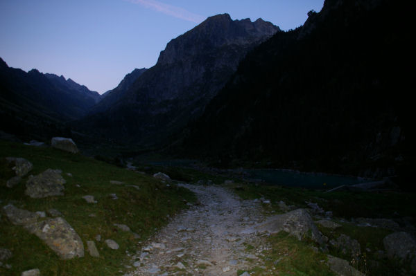 En arrivant au lac de Suyen, au petit matin