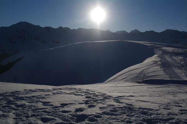 Le Haut de Courbes, derriere, le Pic de Montaigu et le Pic du Midi de Bigorre