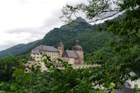 La Chapelle de Pouey Laun depuis le cheminde la reine Hortence