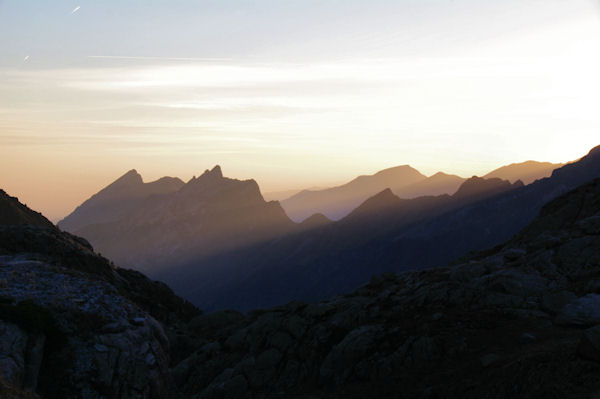 Premiers rayons de soleil sur la crte du Pic du Midi d_Arrens