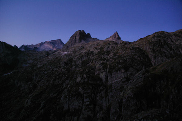 Pic de Balatous, Pique de l_Arriougrand et Pic Cadier au petit matin