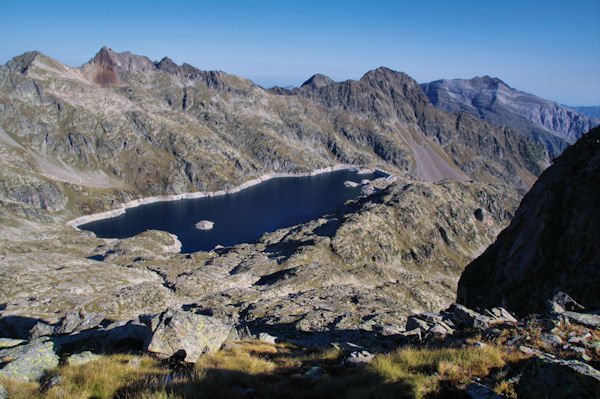 Le Lac de Migoulou, au fond, le Grand Gabizos