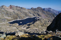 Le Lac de Migouelou, au fond, le Grand Gabizos