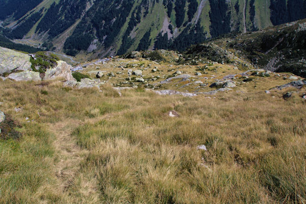 Le sentier au dessus des Lac des Touest