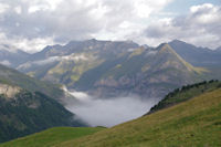 Gavarnie sous la mer de nuages