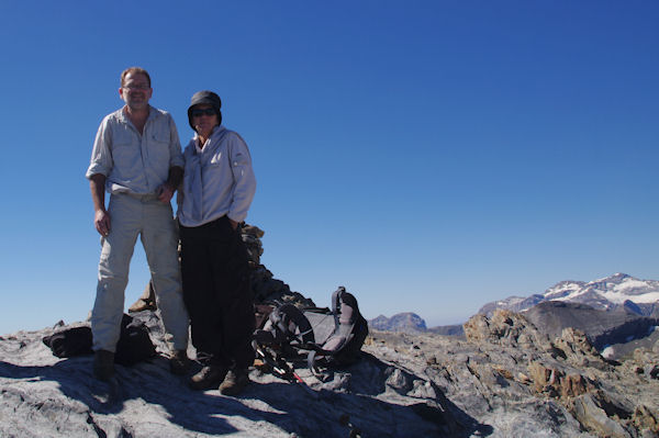 Marie Franoise et Fred au sommet du Pic d_Estaragne