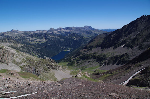 Le vallon d_Estaragne, en bas, le lac d_Oredon