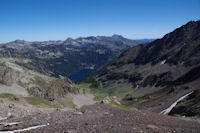 Le vallon d_Estaragne, en bas, le lac d_Oredon