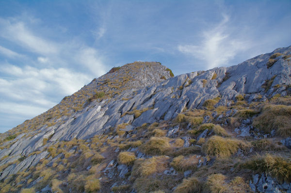 Petite barre rocheuse sur l_ant-cme du Pic d_Estibte