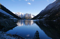 Le Lac du Gaube, au fond, le Soum de Porcabarra et le Tuc d'Auribareille