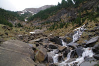 Un ruisseau dvalant des Rochers Blancs