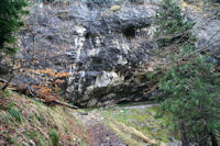 Le chemin escarp au dessus du Bois d_Arribama