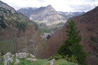 Gavarnie au fond de la vallee