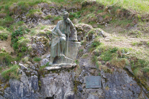 La staue deu Comte Henri Russel, le maitre de tous Pyrniste qui se respecte