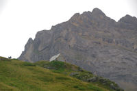 Le Refuge des Espuguettes en fond, le Pic Rouge de Pailla