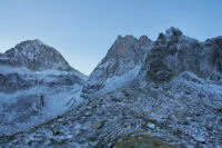 Sous les crtes de Mounyolles, en point de mire, le Grand Barbat