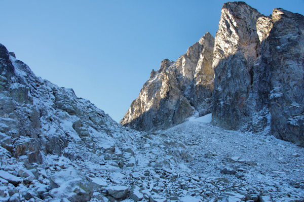 En remontant vers la Brche du Barbat, sous le Pic de Badescure