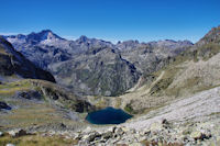 Le Lac Nre, en fond, le Balatous et le Palas