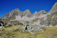 Un orry sous le Lac Long, derrire, Le Pic de Maleshores, la Brche de Couyou Troubat, la Taillante et la Brche du Pilat