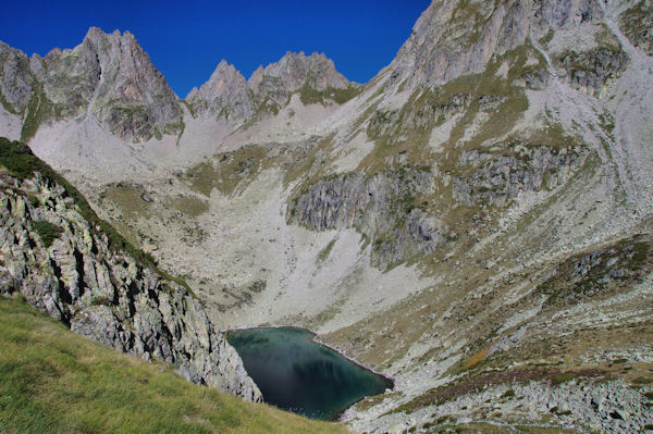 Le Lac Nre, en fond, le Pic de Maleshores et La Taillante