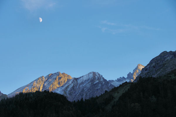 Sgalas, Et Malh et Grand Barbat depuis le Lac d_Estaing