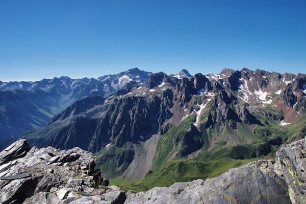 Devant, le vallon du Labas, derrire Pic de Balatous et Pic Palas