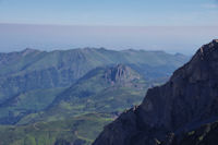 Le Pic de Bazes, derriere la longue crete entre le Pic de l'Estibete et le Pic de Pibeste