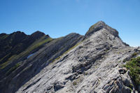 La belle arete calcaire menant au Grand Gabizos