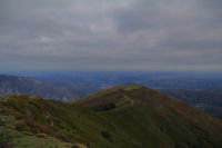 Le Soum de Trezeres depuis le Hautacam, au loin, Lourdes et Tarbes