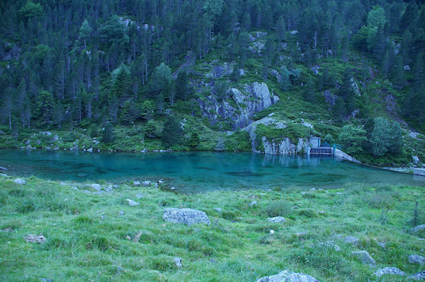 Le dversoir du lac de Suyen