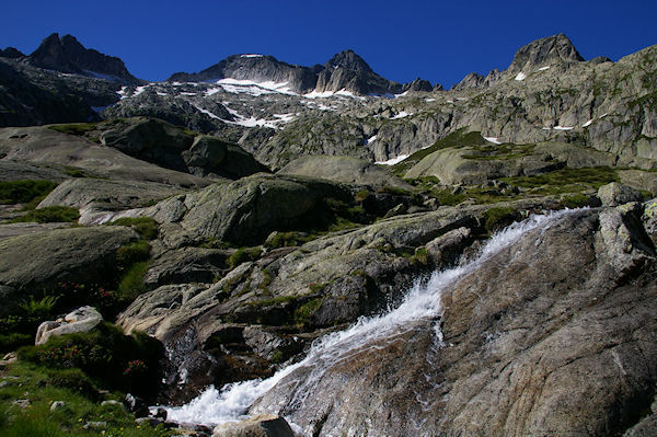 Le ruisseau descendant du Glacier du Pabat