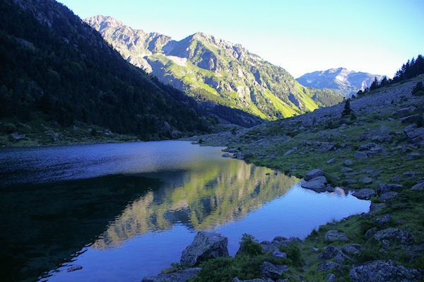 La Pique d'Aste qui se reflette dans le lac de Suyen