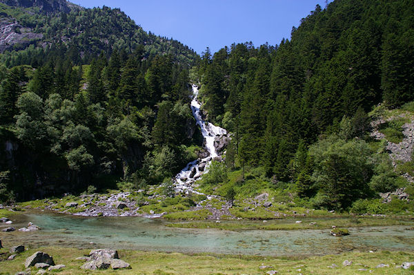 La cascade du Larribet dans le bois de Lurtet