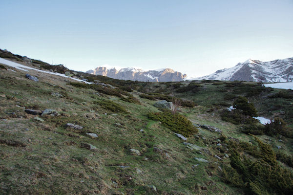 En remontant  la Serre des Toussaus